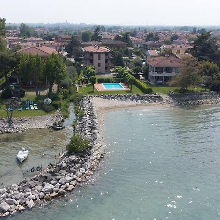 סירמיונה Incantevole Location Fronte Lago מראה חיצוני תמונה