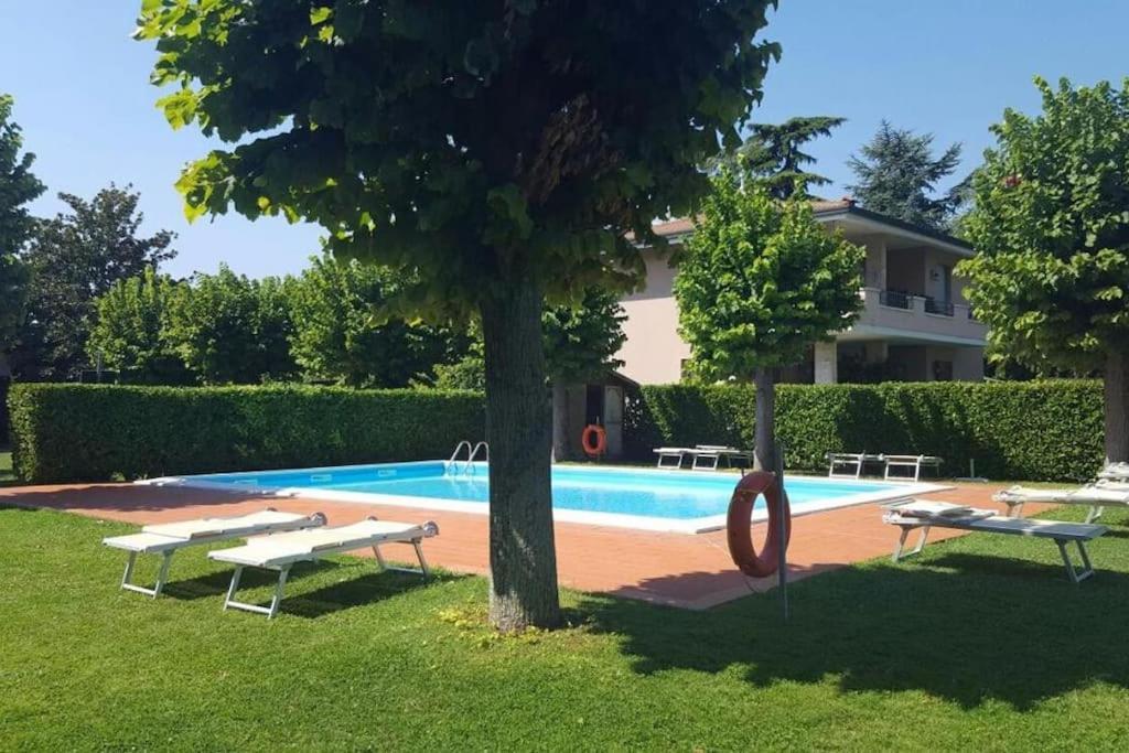 סירמיונה Incantevole Location Fronte Lago מראה חיצוני תמונה